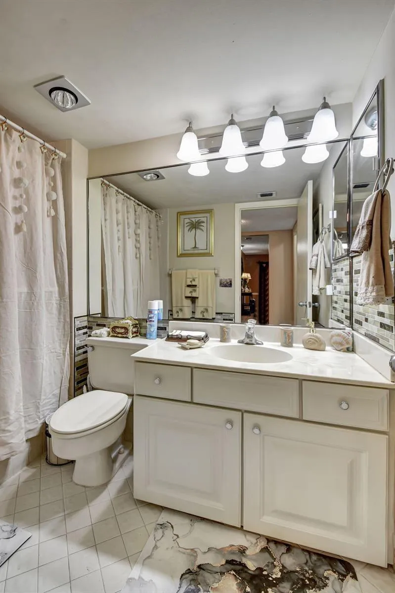 4702 Fountains Drive S #105 Lake Worth, FL 33467