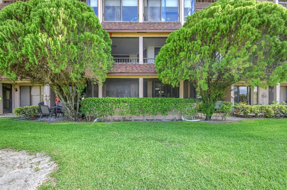 4702 Fountains Drive S #105 Lake Worth, FL 33467