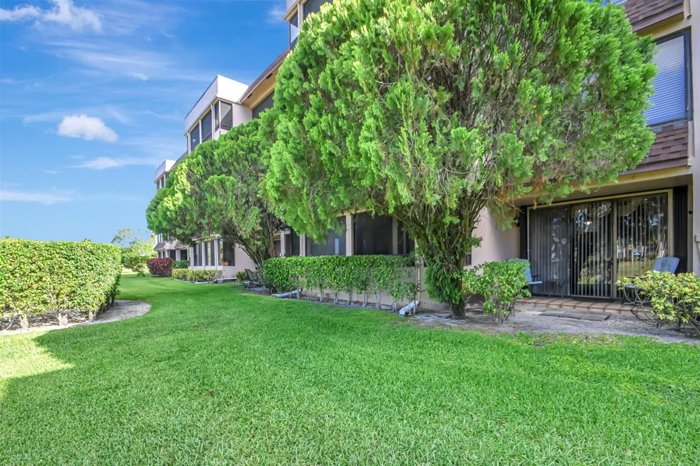 4702 Fountains Drive S #105 Lake Worth, FL 33467