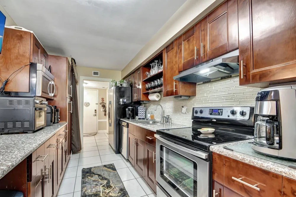 4702 Fountains Drive S #105 Lake Worth, FL 33467