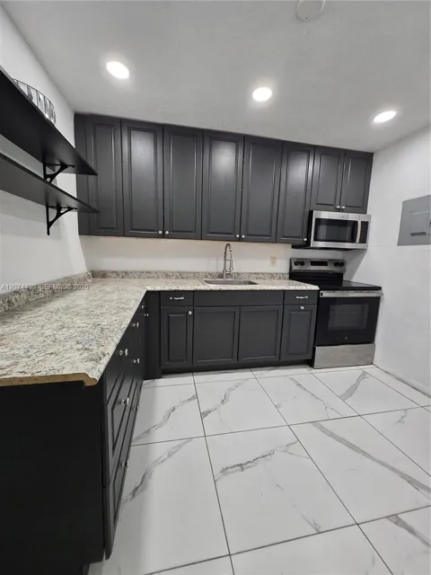 154 NW 14th Way #B