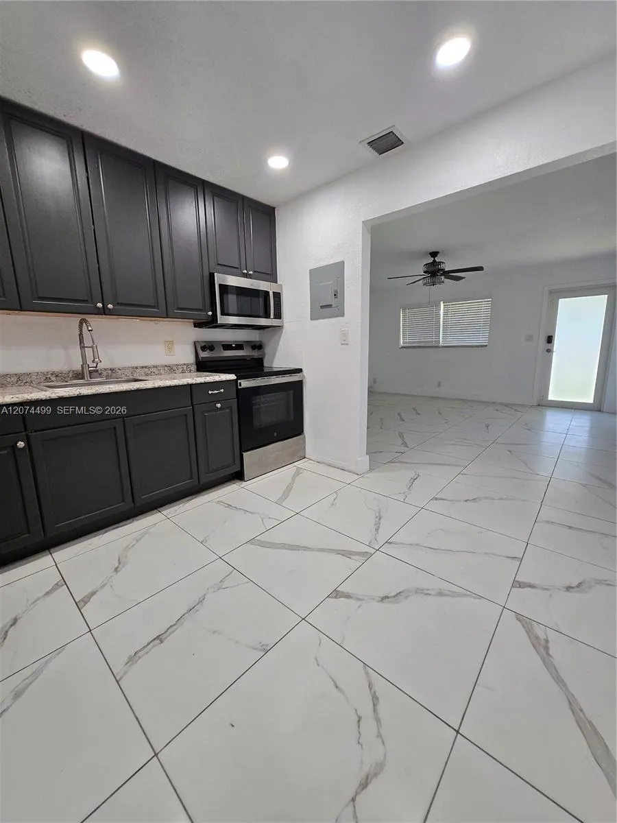 154 NW 14th Way #B Dania Beach, FL 33004