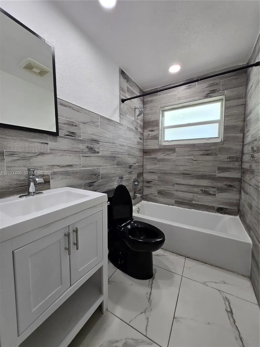 154 NW 14th Way #B Dania Beach, FL 33004
