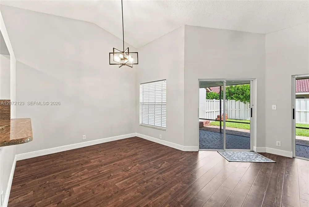 10425 NW 9th Mnr Coral Springs, FL 33071