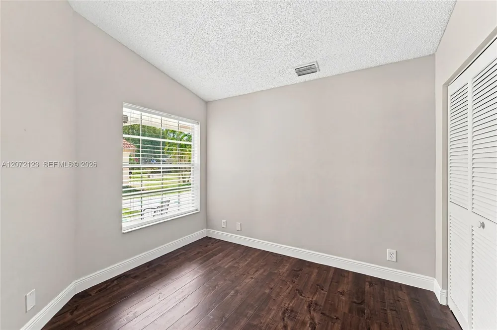 10425 NW 9th Mnr Coral Springs, FL 33071