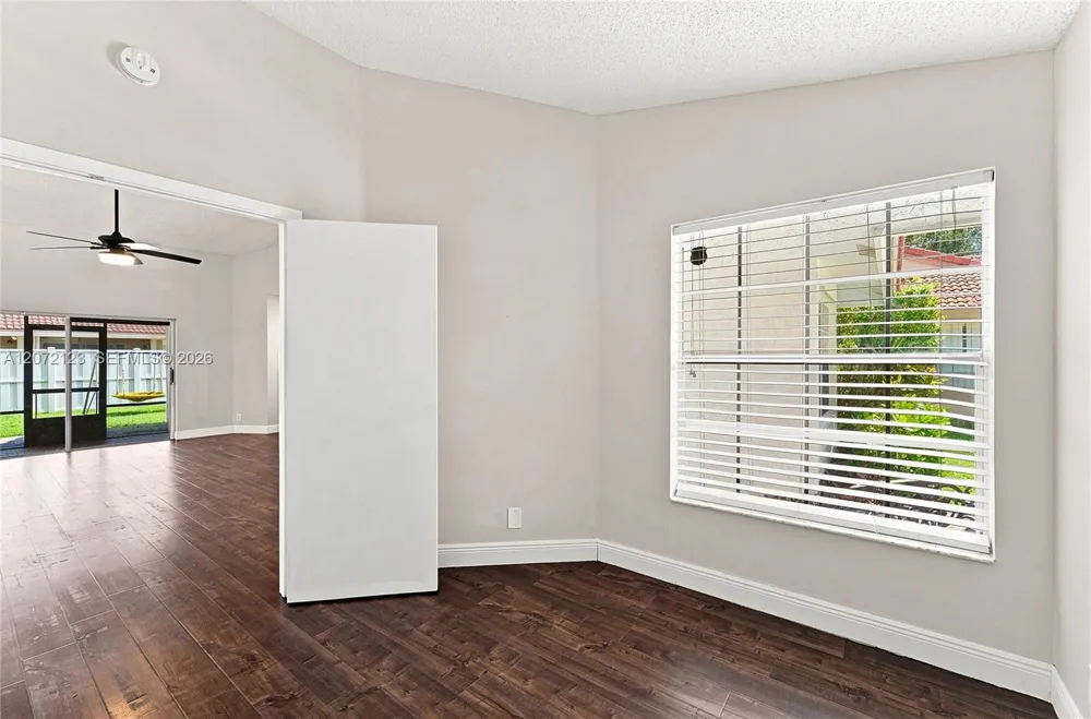 10425 NW 9th Mnr Coral Springs, FL 33071