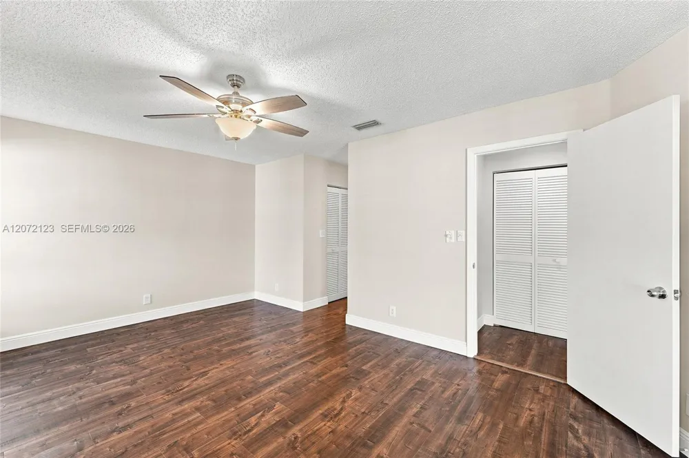 10425 NW 9th Mnr Coral Springs, FL 33071