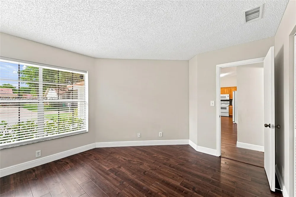 10425 NW 9th Mnr Coral Springs, FL 33071