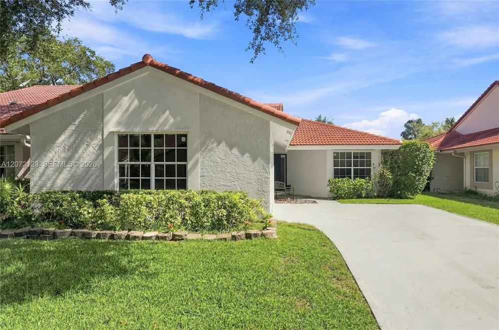 10425 NW 9th Mnr Coral Springs, FL 33071