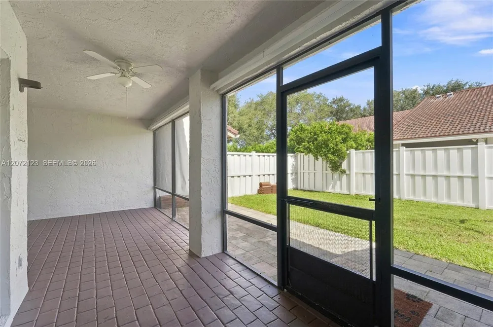 10425 NW 9th Mnr Coral Springs, FL 33071