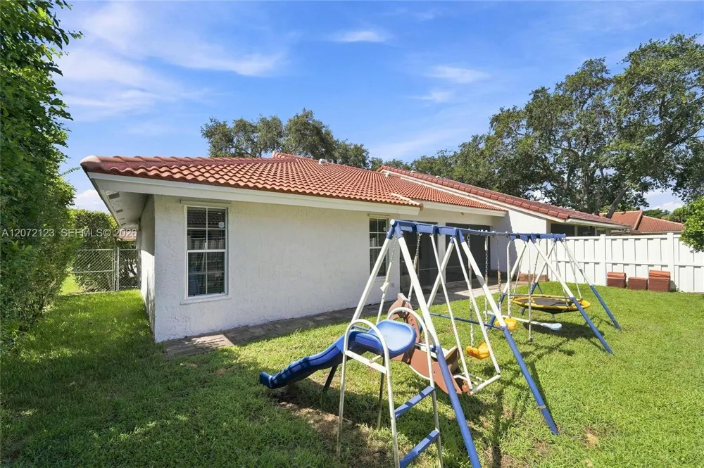 10425 NW 9th Mnr Coral Springs, FL 33071