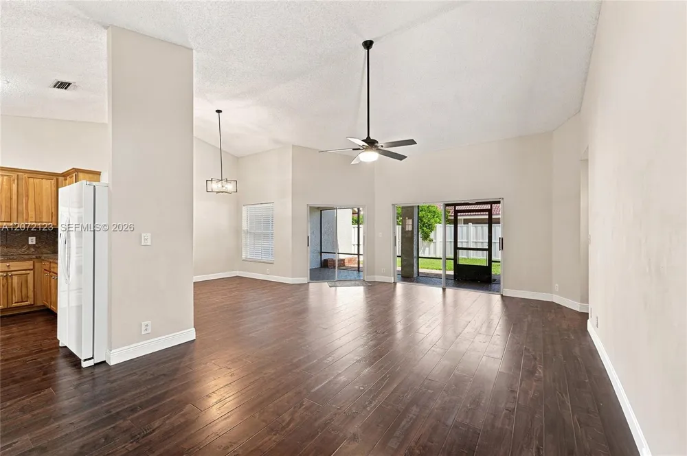10425 NW 9th Mnr Coral Springs, FL 33071