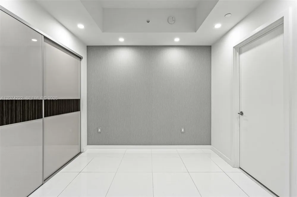 851 NE 1st Ave #1506 Miami, FL 33132