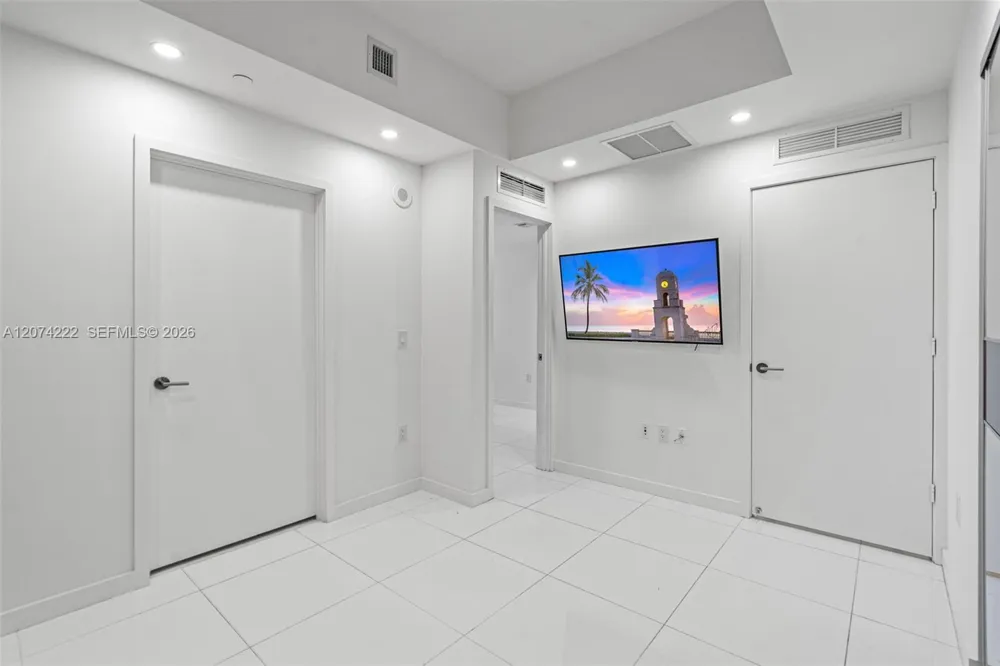 851 NE 1st Ave #1506 Miami, FL 33132