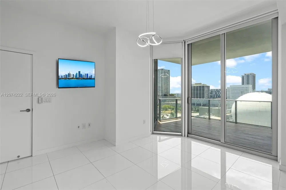 851 NE 1st Ave #1506 Miami, FL 33132