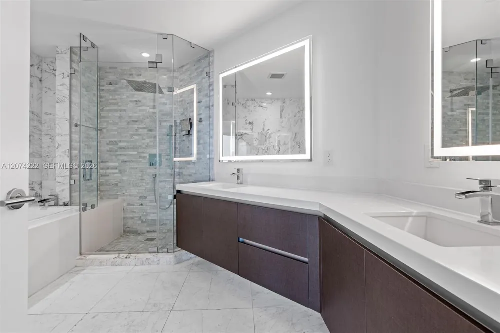 851 NE 1st Ave #1506 Miami, FL 33132