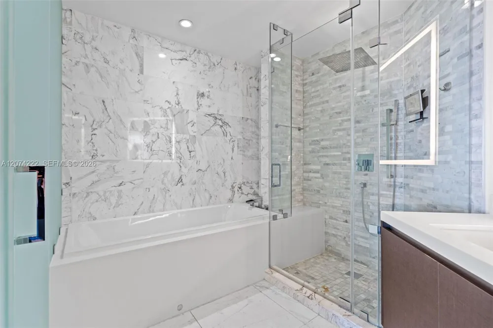 851 NE 1st Ave #1506 Miami, FL 33132
