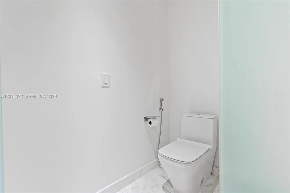 851 NE 1st Ave #1506 Miami, FL 33132