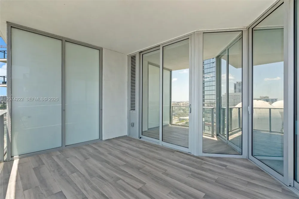 851 NE 1st Ave #1506 Miami, FL 33132