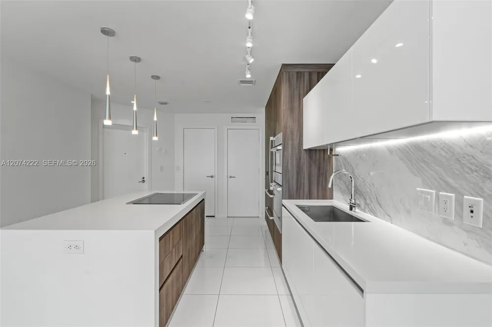 851 NE 1st Ave #1506 Miami, FL 33132
