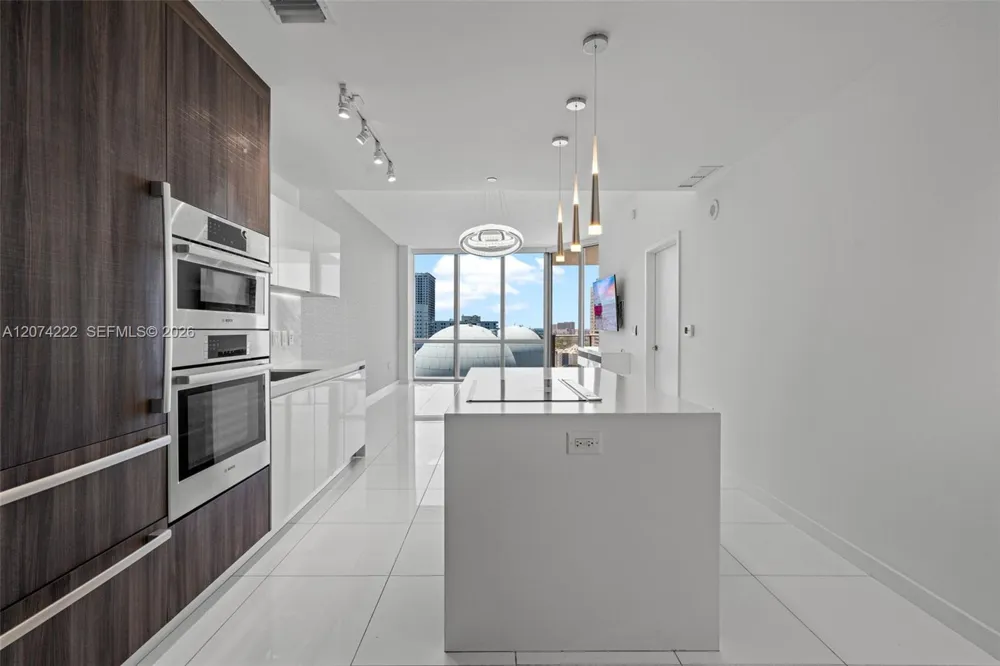 851 NE 1st Ave #1506 Miami, FL 33132