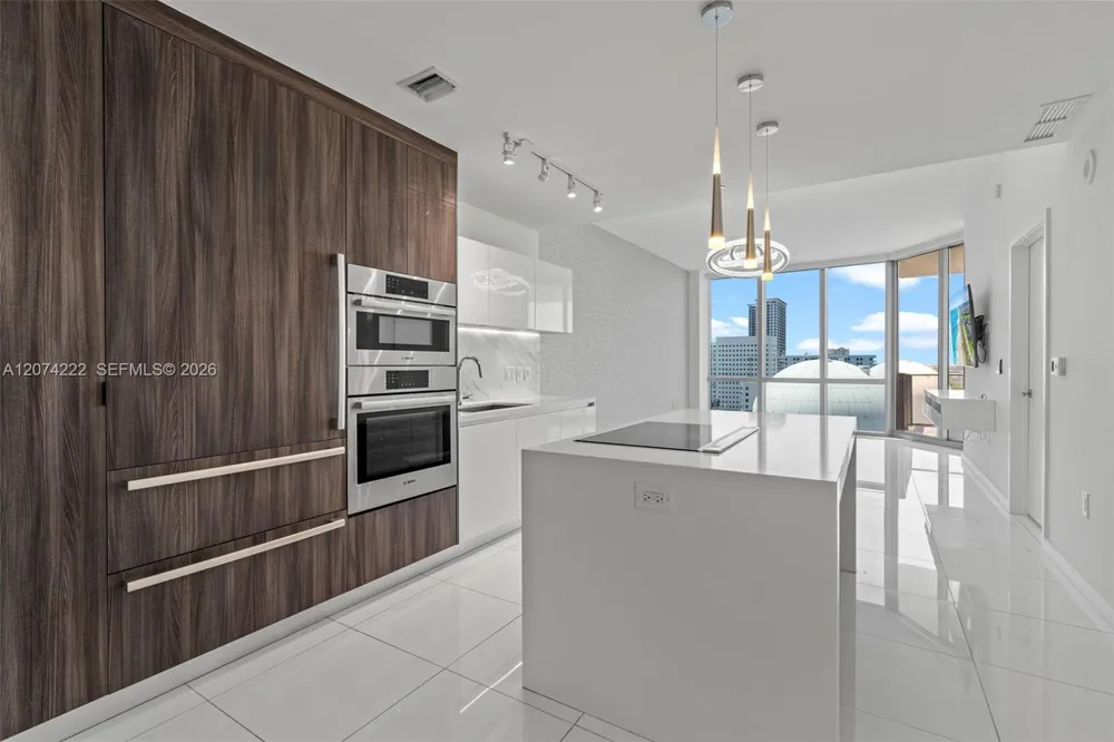 851 NE 1st Ave #1506 Miami, FL 33132