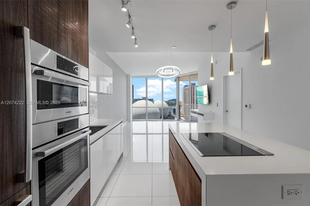 851 NE 1st Ave #1506 Miami, FL 33132