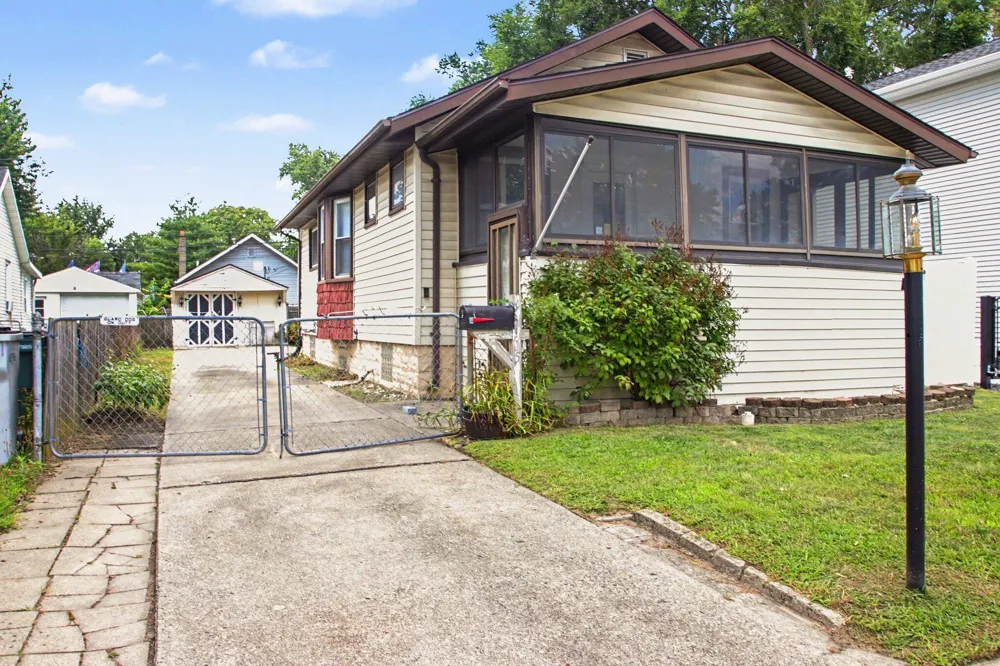 23115 Berdeno Avenue Hazel Park, MI 48030