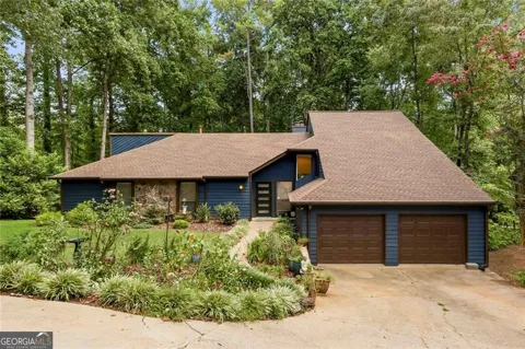 1115 Lake DR