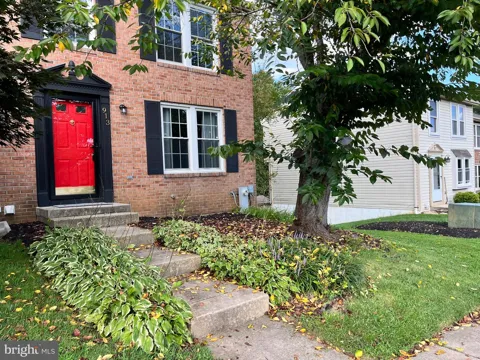 913 GRAYSON SQUARE