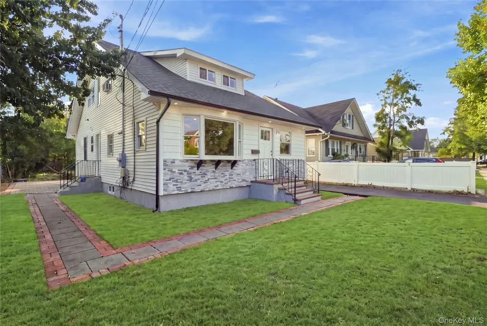 16 West Drive Bay Shore, NY 11706