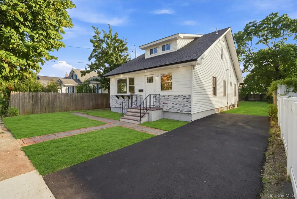 16 West Drive Bay Shore, NY 11706