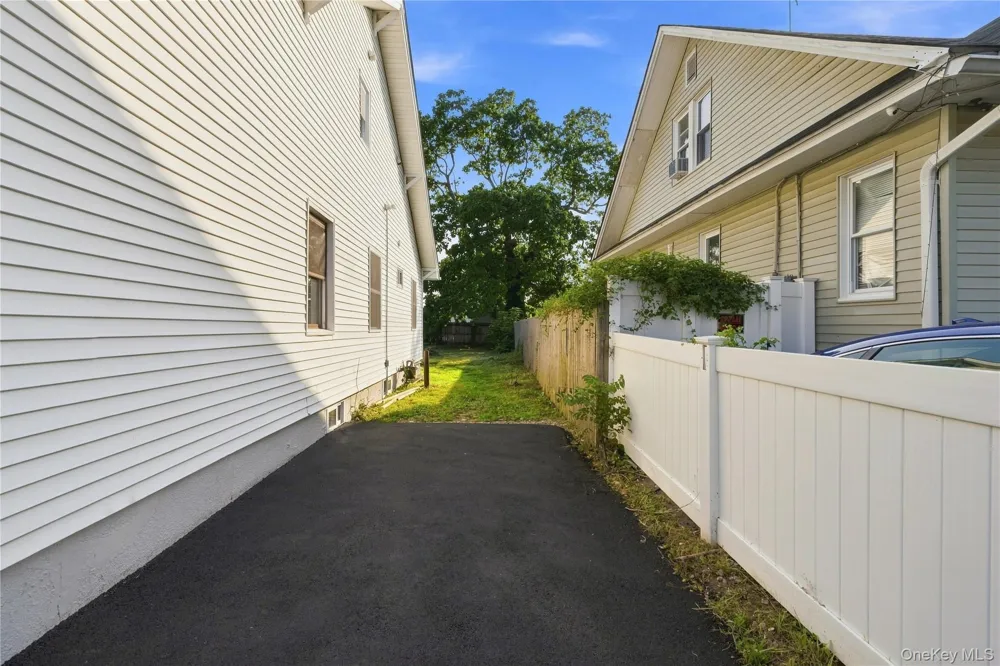 16 West Drive Bay Shore, NY 11706