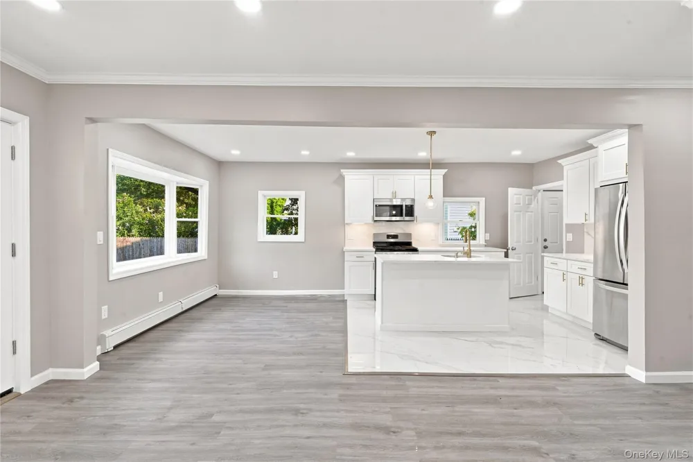 16 West Drive Bay Shore, NY 11706