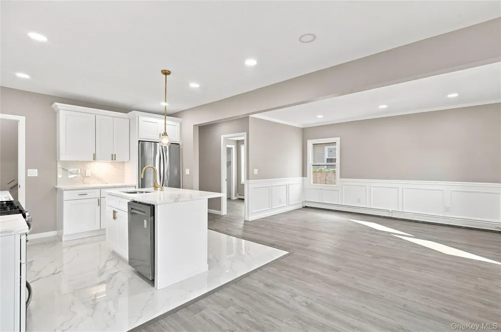 16 West Drive Bay Shore, NY 11706