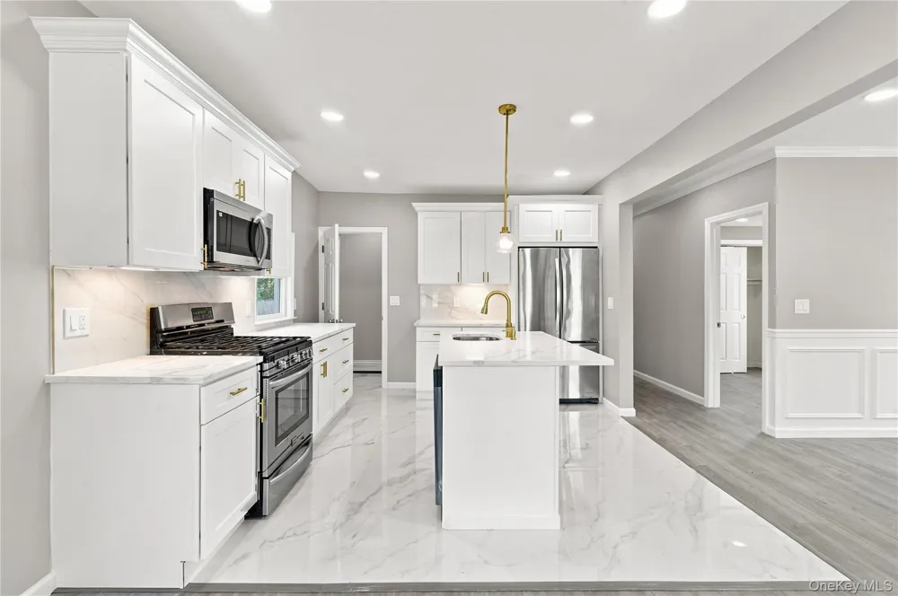 16 West Drive Bay Shore, NY 11706