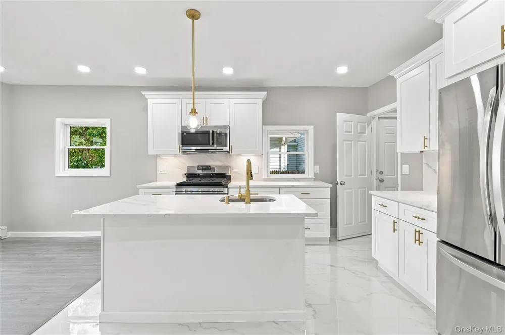 16 West Drive Bay Shore, NY 11706