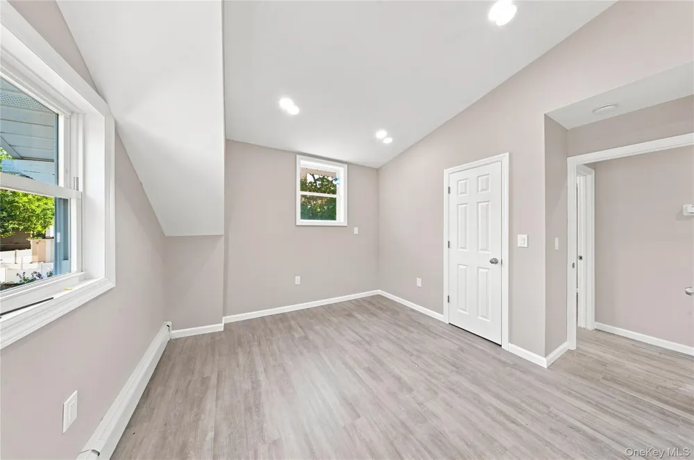 16 West Drive Bay Shore, NY 11706