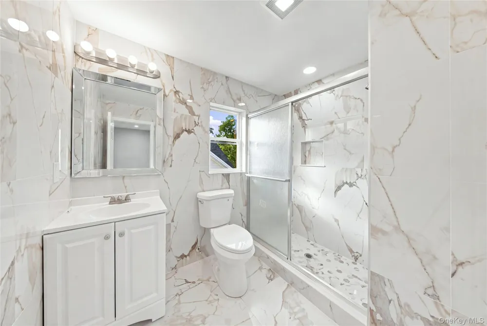 16 West Drive Bay Shore, NY 11706