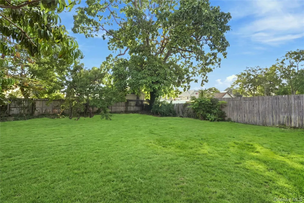 16 West Drive Bay Shore, NY 11706