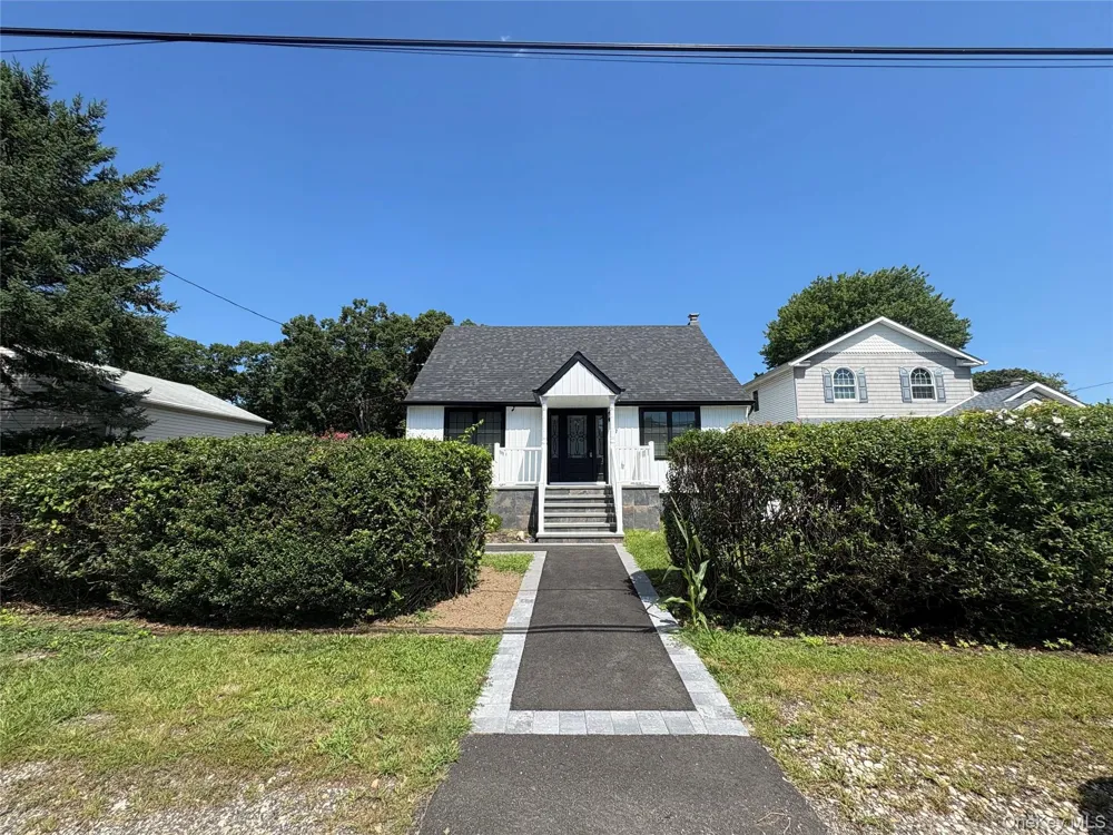 7 E Lakeland Street Bay Shore, NY 11706