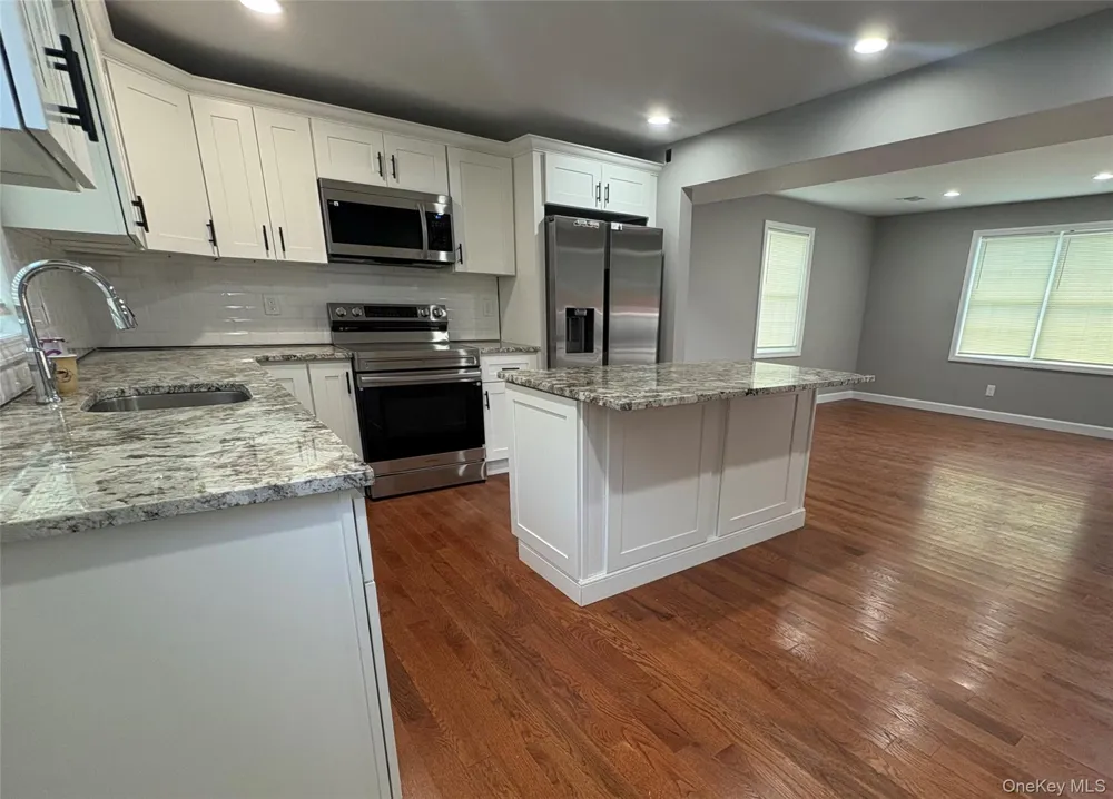 7 E Lakeland Street Bay Shore, NY 11706