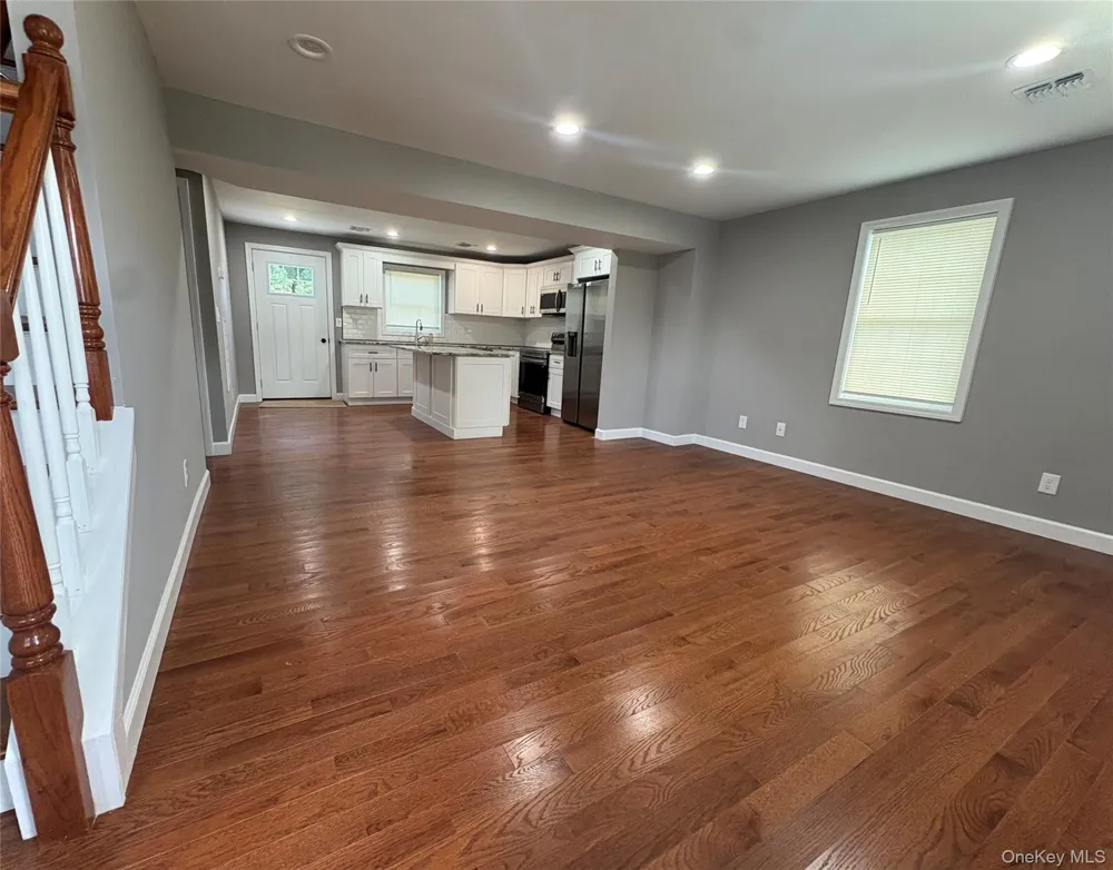 7 E Lakeland Street Bay Shore, NY 11706