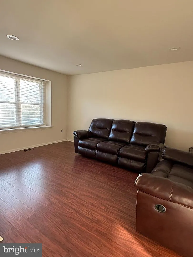 5 WESTBURY DRIVE Cherry Hill, NJ 08003