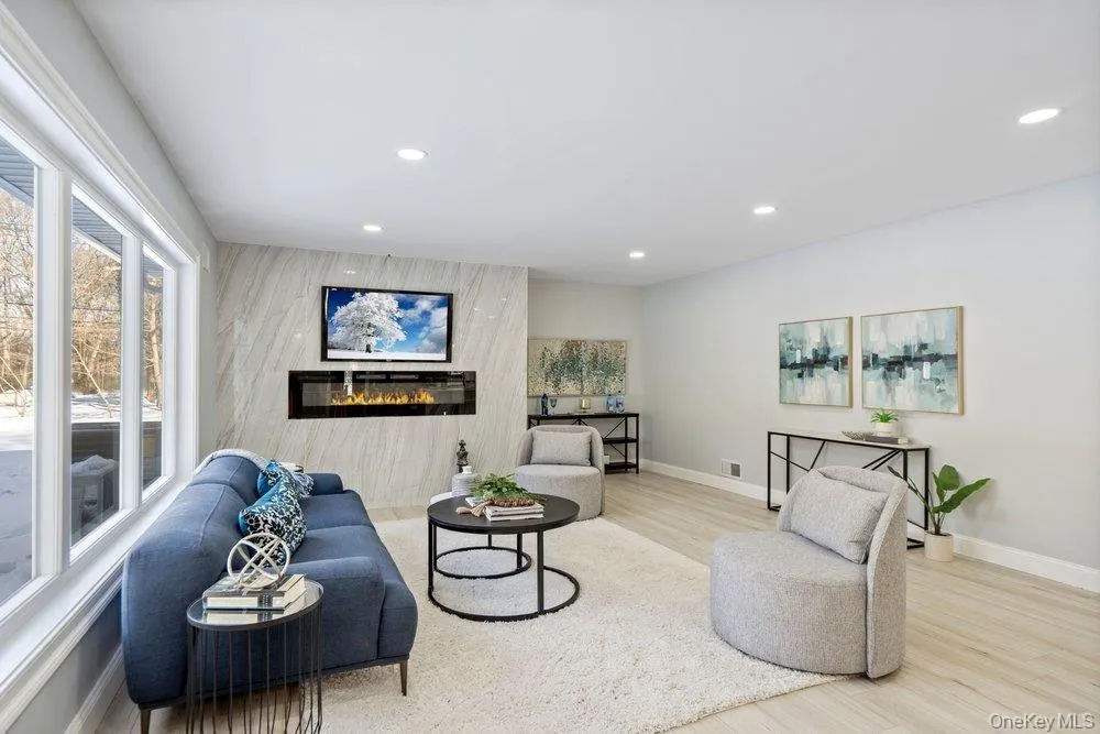 497 Woodbury Road Cold Spring Harbor, NY 11724