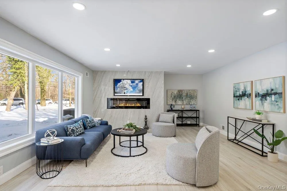 497 Woodbury Road Cold Spring Harbor, NY 11724