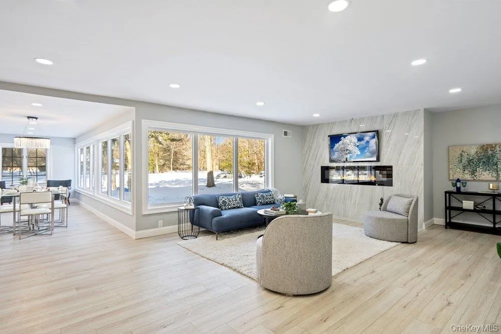 497 Woodbury Road Cold Spring Harbor, NY 11724