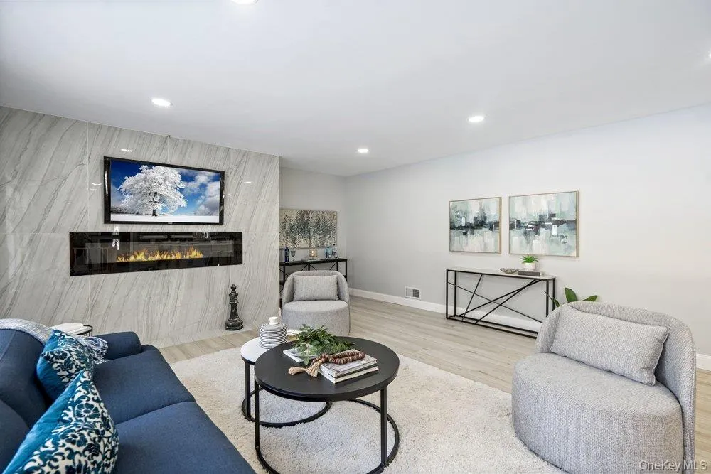 497 Woodbury Road Cold Spring Harbor, NY 11724