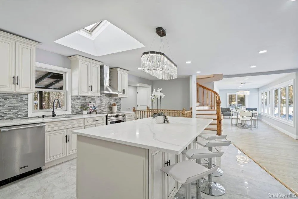 497 Woodbury Road Cold Spring Harbor, NY 11724