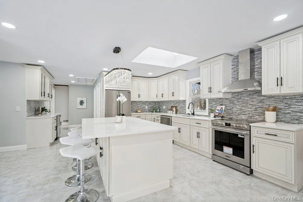 497 Woodbury Road Cold Spring Harbor, NY 11724